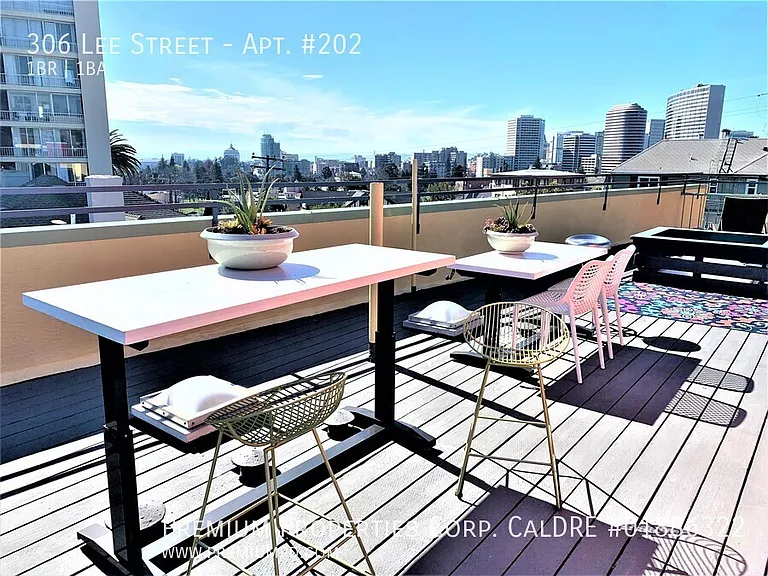 Bel Aire Apartments — Photo 11