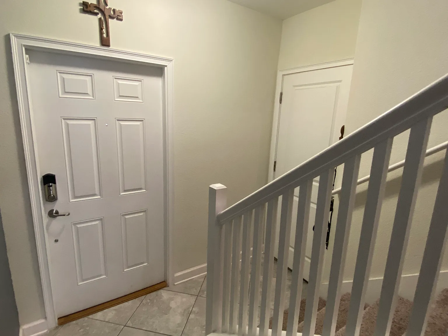 4 bed, 3.5 bath, 2208 sqft, $2,500 — Photo 2