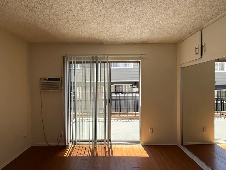 615 E Magnolia Blvd #D — Photo 5
