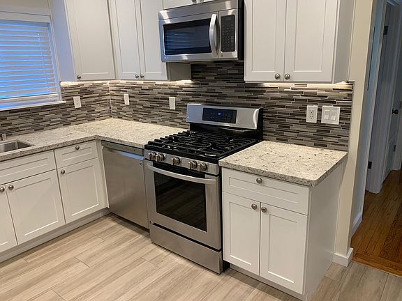 3rd image of 452 Wilton Ave