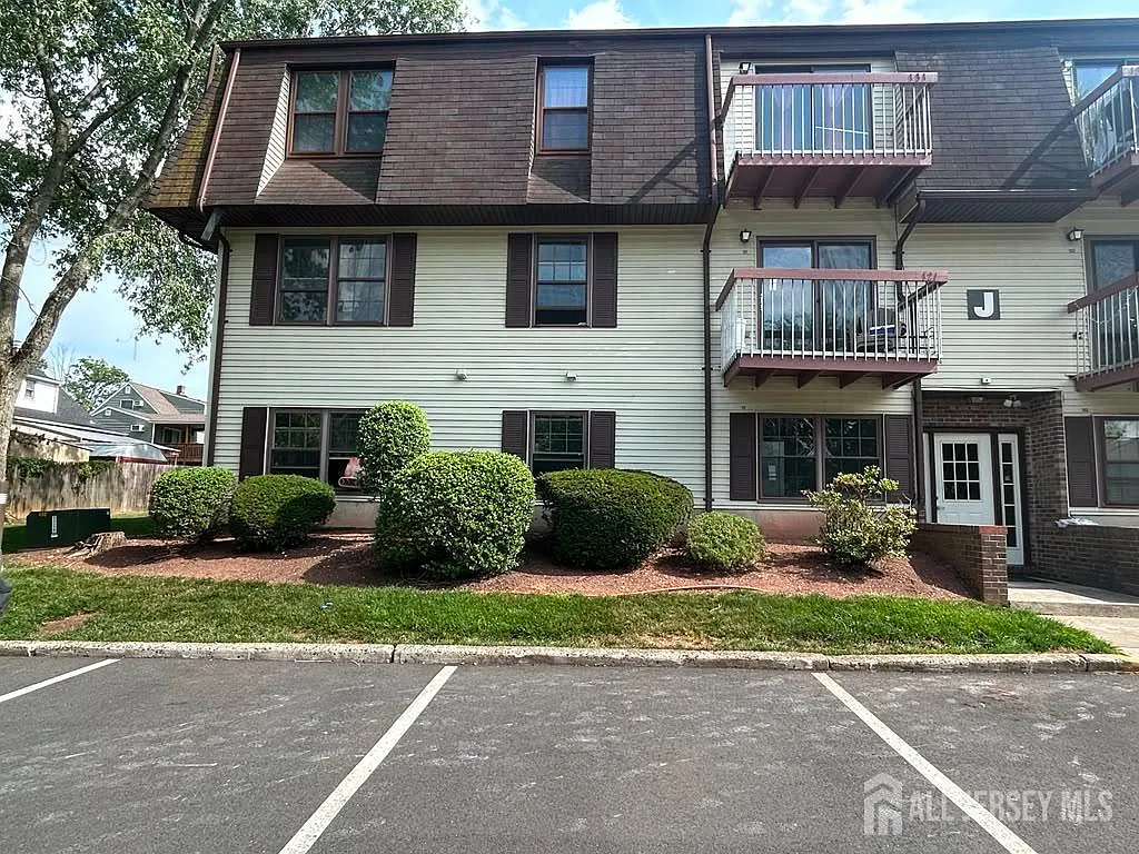 1 bed, 1.0 bath, 875 sqft, $2,100 — Photo 3