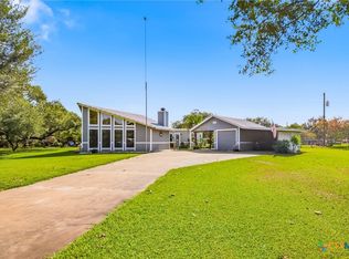513 Lakeshore Dr, Victoria, TX 77905