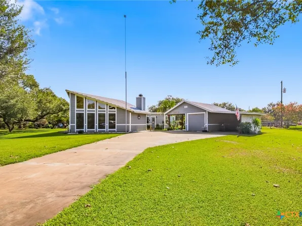 513 Lakeshore Dr, Victoria, TX 77905