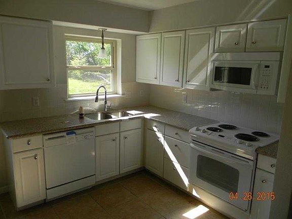2nd image of 211 NW J St