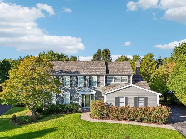 17945 W Pond Ridge Cir, Gurnee, IL 60031