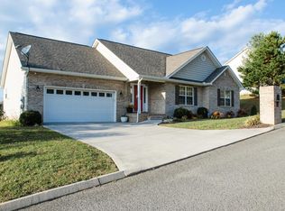 353 Fox Hunters Ct, Powell, TN 37849