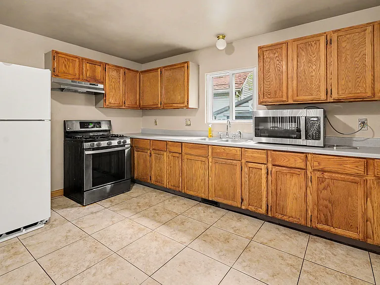 8523 Republic Ave — Photo 5