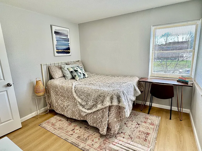 2507 - 2515 Hampton Ave. — Photo 11