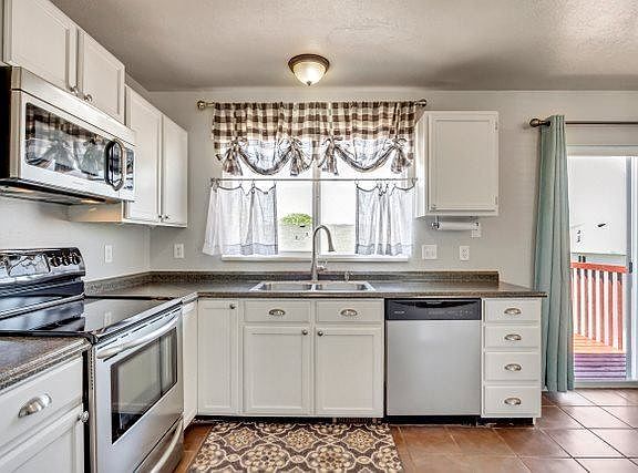 5th image of 8128 W Meadow Vista Ct