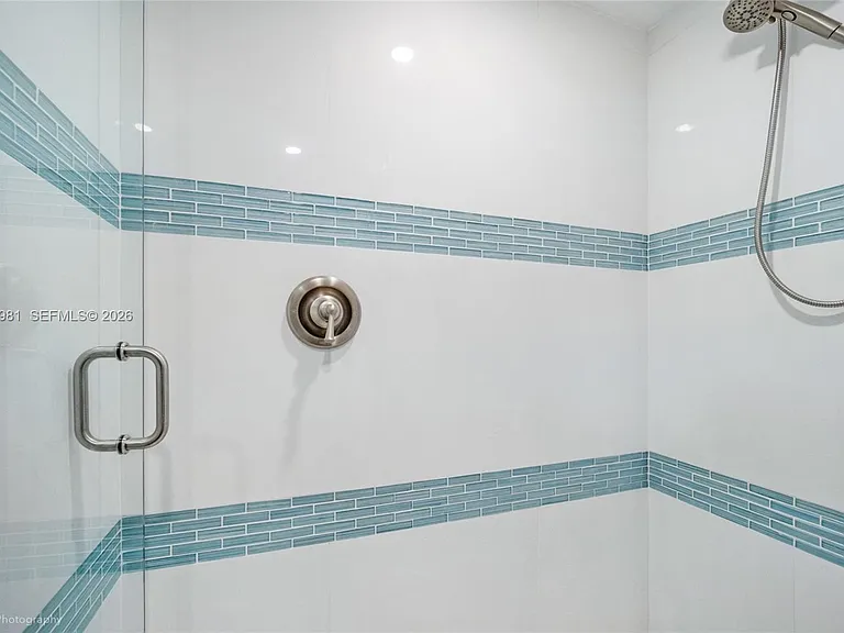 212 SW 1st Ave — Photo 43