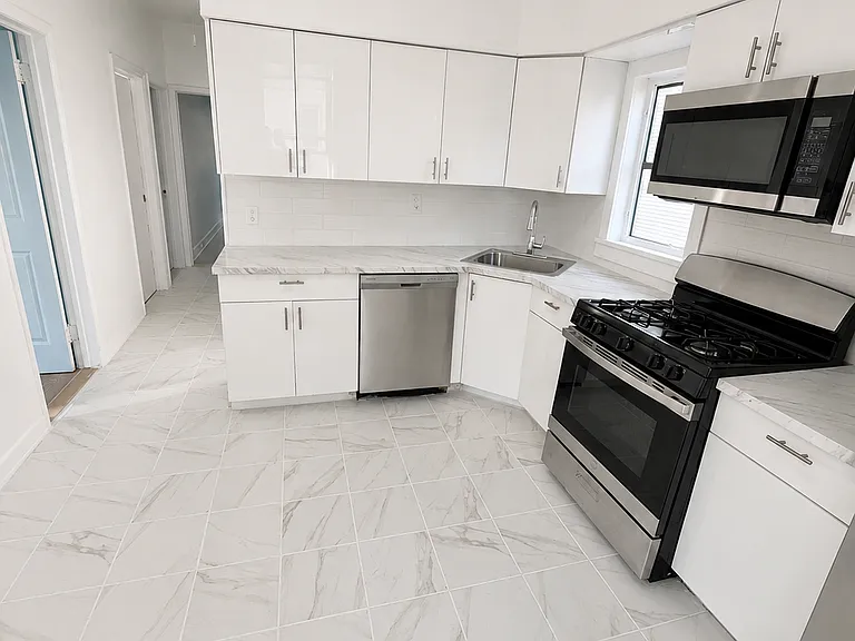 192 Shephard Ave #2 — Photo 12