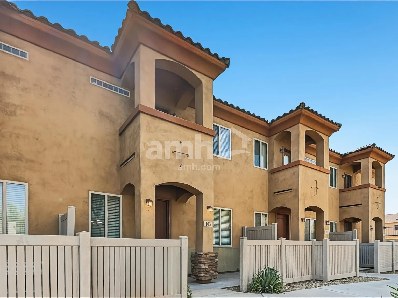 3 bed, 2.5 bath, 1284 sqft, $1,815 — Photo 2