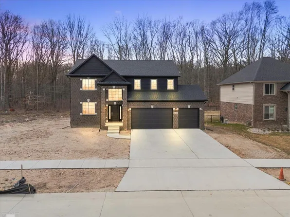 50423 Oakbrooke Dr, Chesterfield, MI 48047