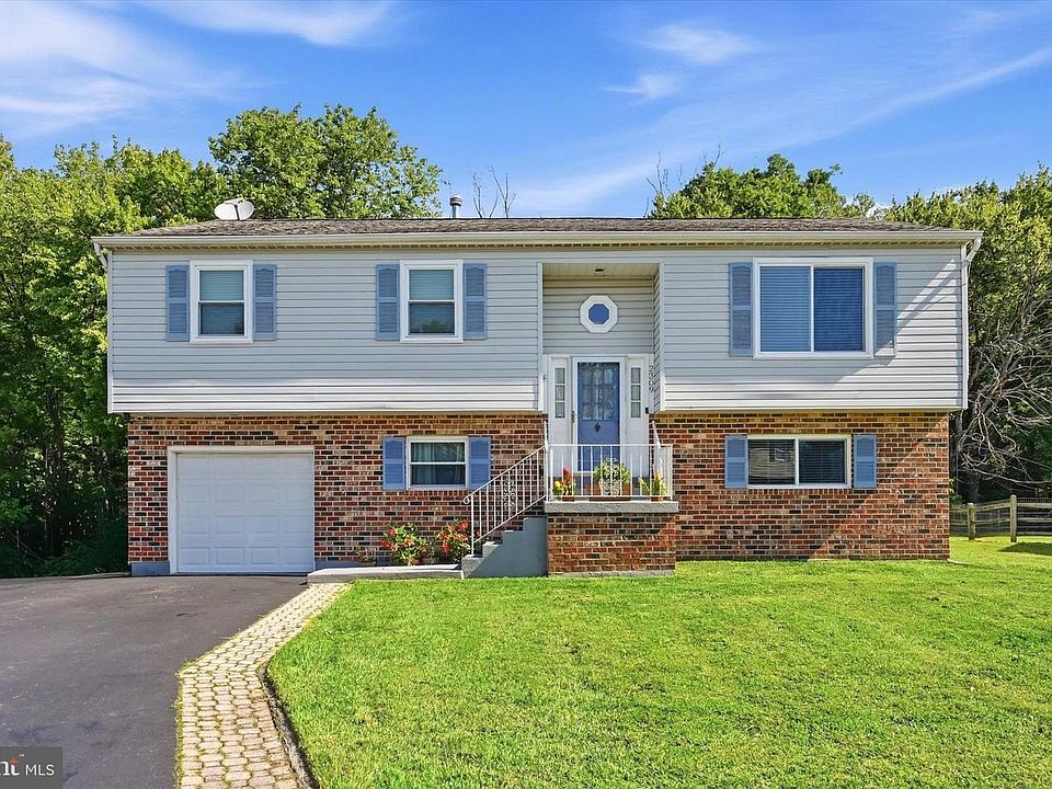 1st image of 2309 Ferncroft Cir