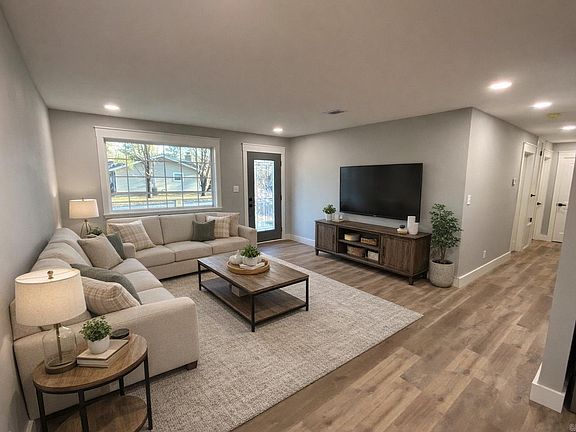 4th image of 211 McKee St