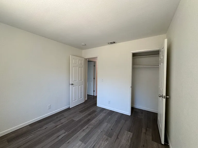 7604 Loucreta Dr — Photo 9