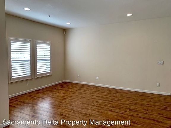 5th image of 3301 N Park Dr Unit 4011