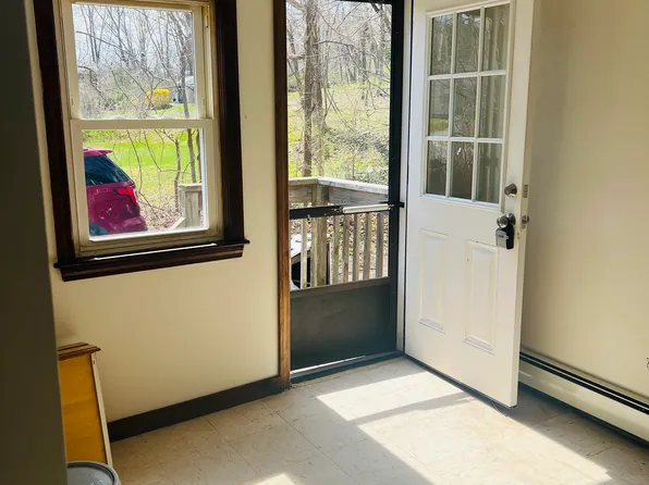 3 Stafford St APT 3, Plymouth, MA 02360