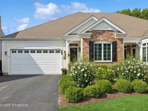 4220 Weatherstone Rd, Crystal Lake, IL 60014