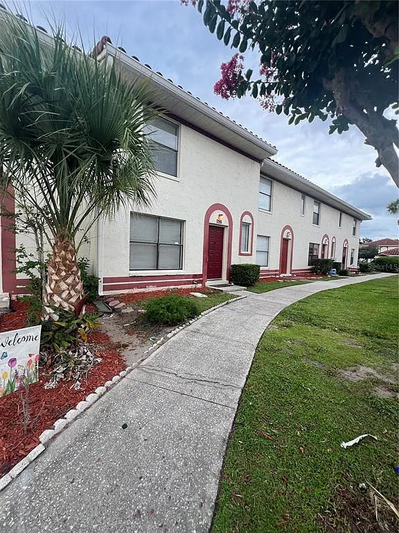 3 bed, 2.5 bath, 1307 sqft, $1,790 — Photo 2