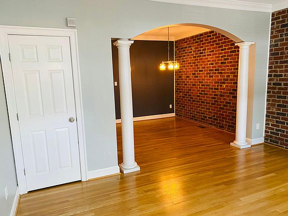 3rd image of 2611 E Clay St