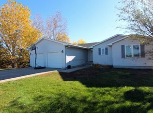 6095 Yellow Rose Ln, Kearney, NE 68845