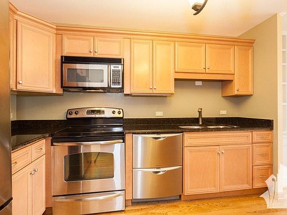 4th image of 1638 N Wells St #3208