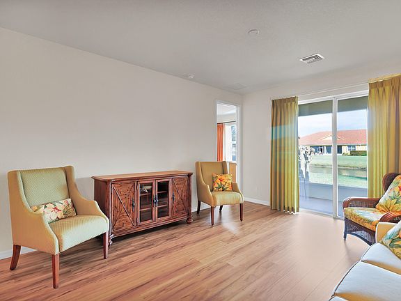 3rd image of 6380 Oxford Circle #103
