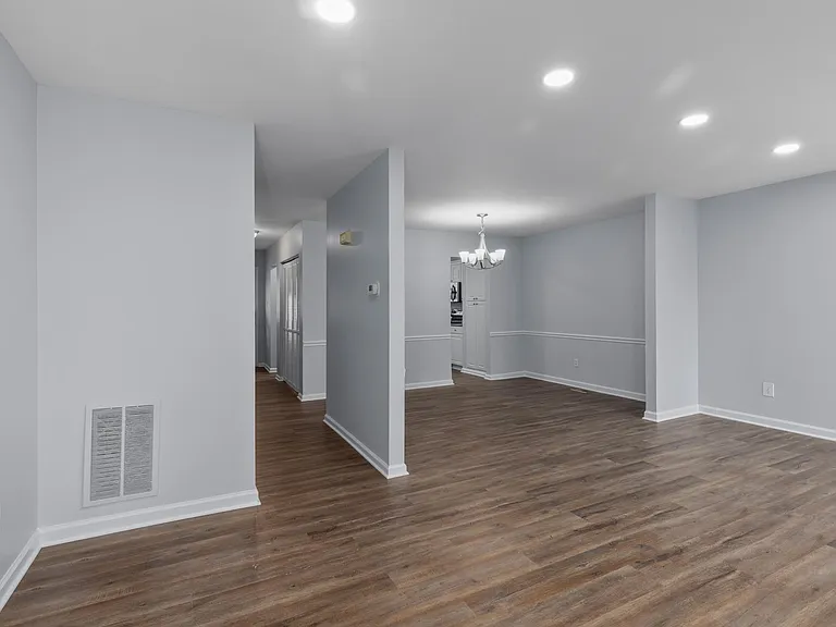 5702 Three Oaks Dr — Photo 9