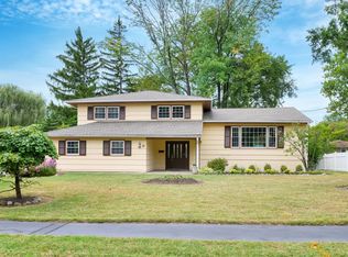 5 Holderith Rd, West Caldwell, NJ 07006