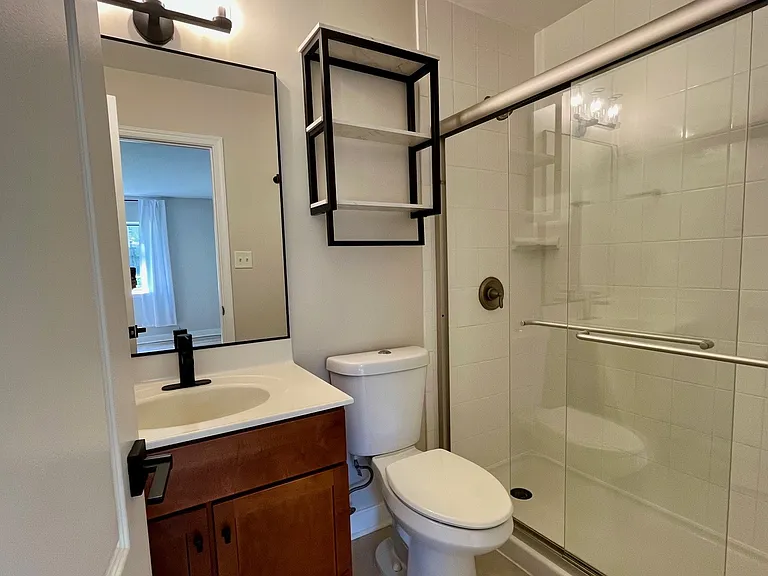 304 Hilltop Ln #C — Photo 6