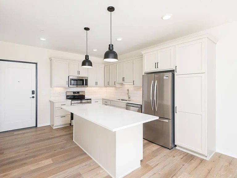 The Uptown Apartments — Photo 16