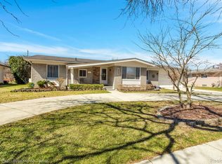 32475 Coventry Pl, Warren, MI 48093