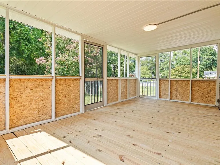 423 Sheffield Dr — Photo 10