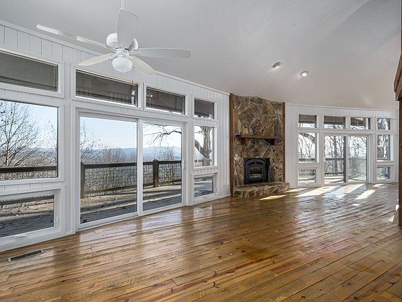 2nd image of 106 Mountain Oak Ct