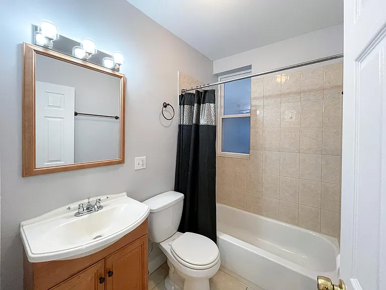 7209 N Damen Ave #2 — Photo 6