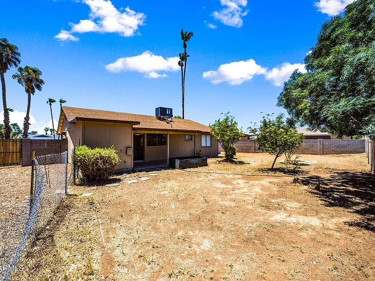 2216 W Straford Dr — Photo 24