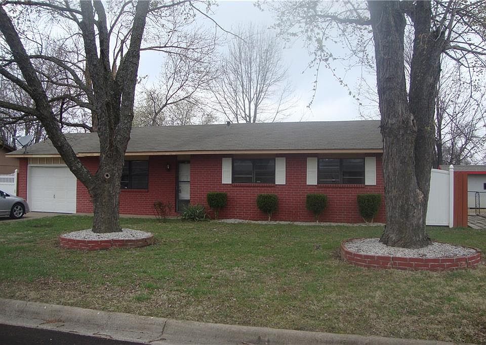 1st image of 1305 W Acorn Dr