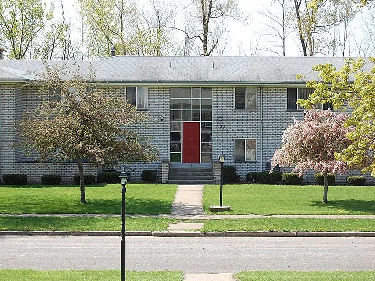 Village Park Manor Apartments — Photo 3