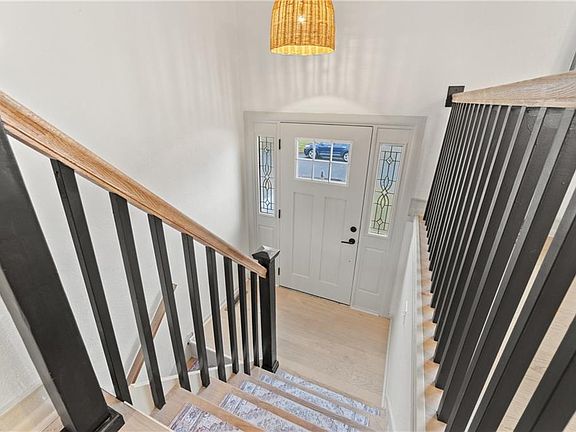 4th image of 832 Stratford Hall Drive