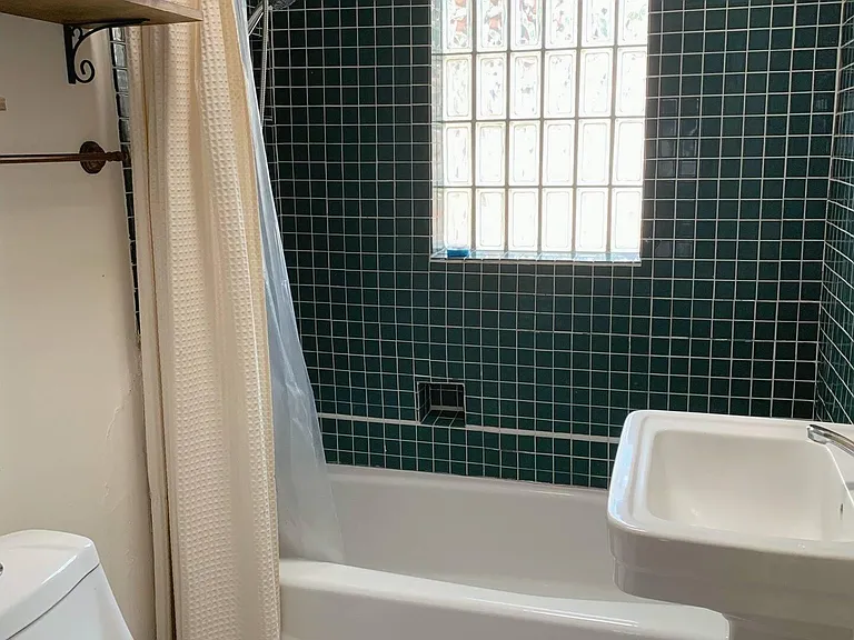 212 Dartmouth Dr SE — Photo 10