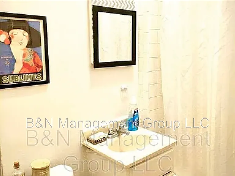 1061 W Dakin St #2 — Photo 5