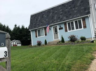 3 Kings Forest Ln, West Warwick, RI 02893