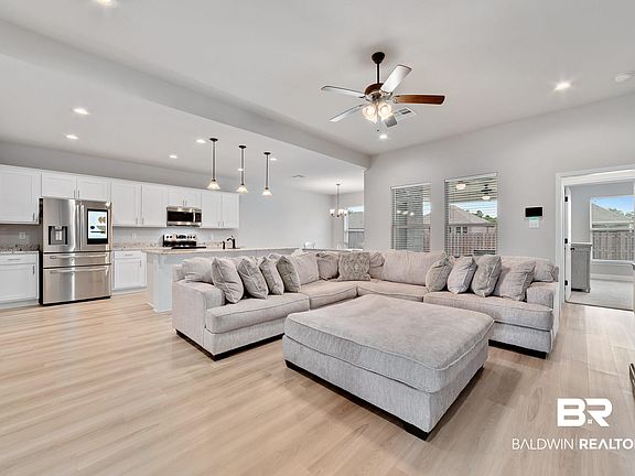 2nd image of 1057 Chloe St