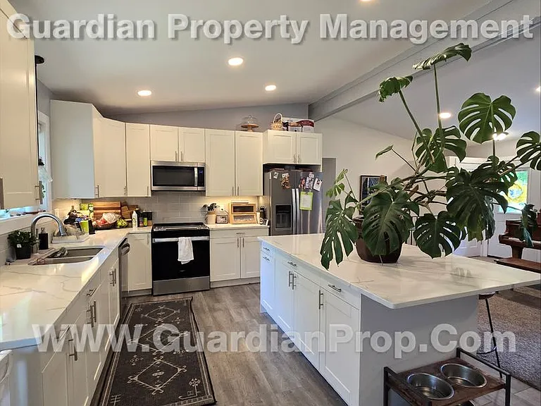 1445 Cherry Pl — Photo 5