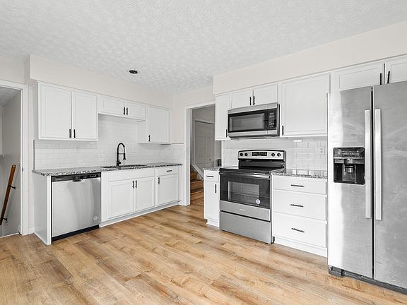 5th image of 1301 Saffron Pl