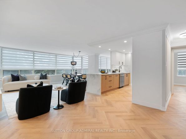 7 Townsgate Dr #304, Vaughan, ON L4J 7Z9