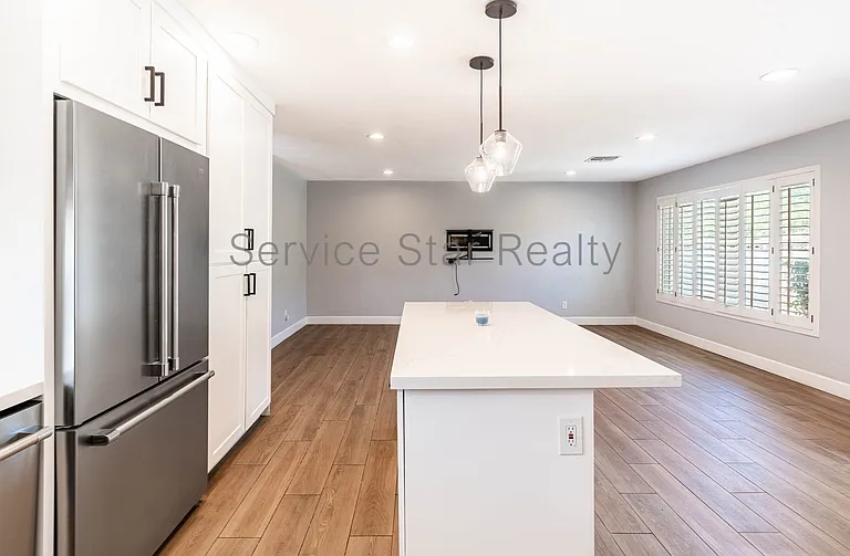 1946 E Rancho Dr — Photo 9