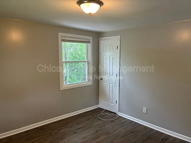 9713 S Oglesby Ave — Photo 9