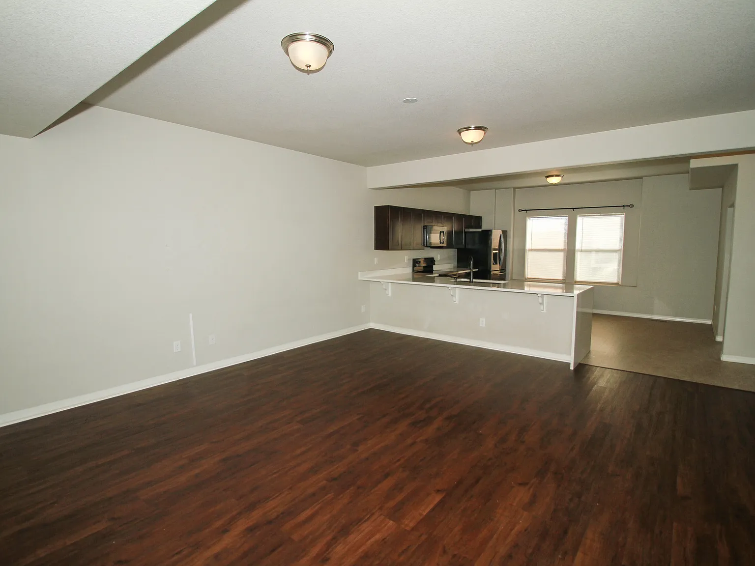 3 bed, 1945 sqft, $2,299 — Photo 4